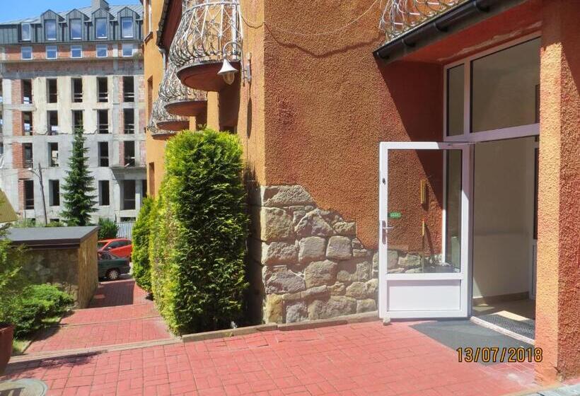 استراحتگاه Willa Safona