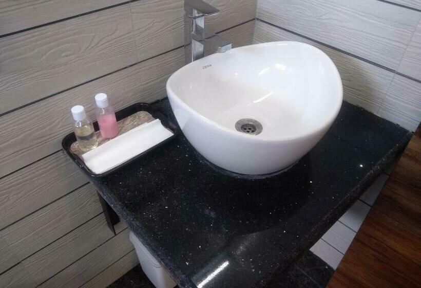 住宿加早餐  Loveena Palace Bnb