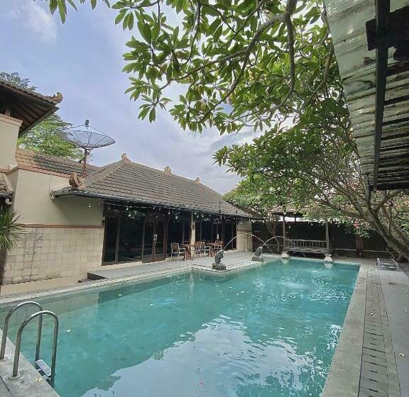 Chrome Hotel & Resort Solo