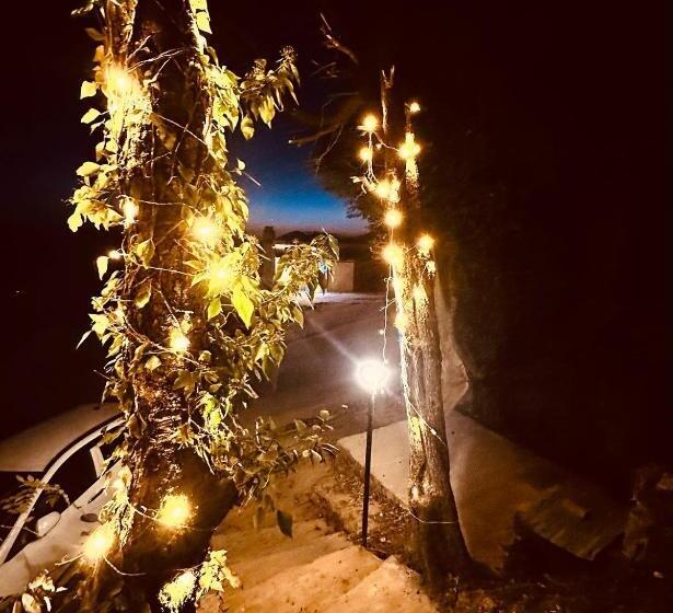 ホテル Instaview Kanatal