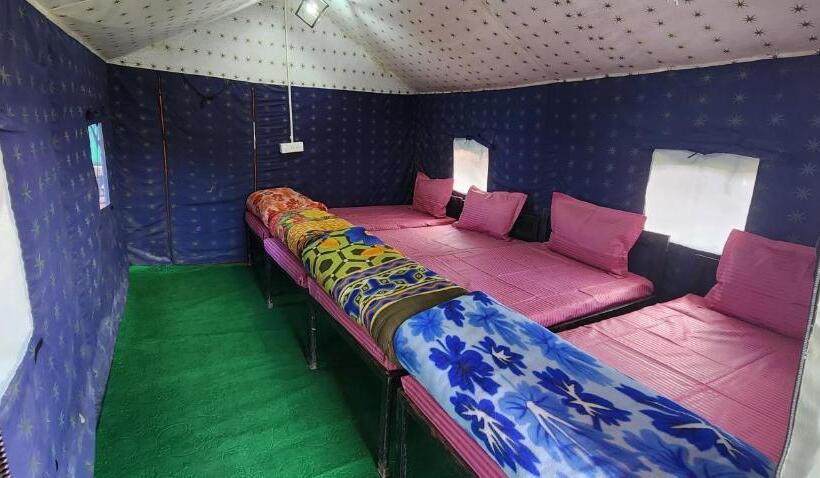 ホテル Instaview Kanatal