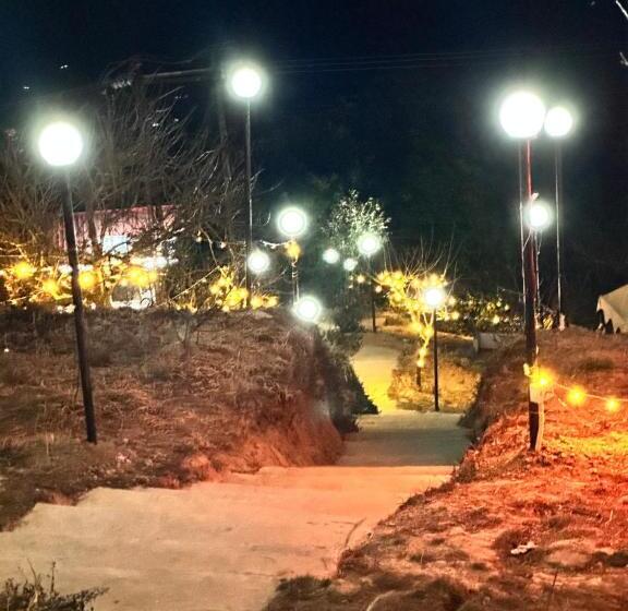 ホテル Instaview Kanatal