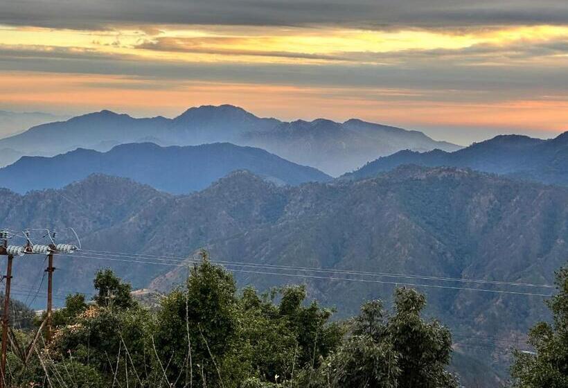 ホテル Instaview Kanatal