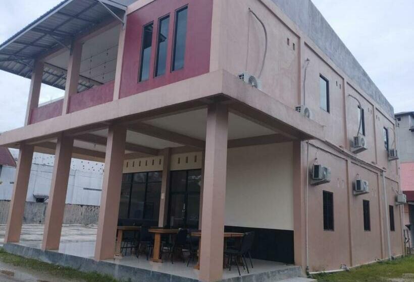 ホテル Oyo 92243 Fanilly Guest House Marabahan