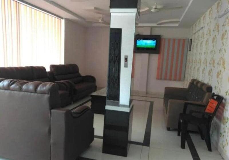 فندق Oyo Flagship 80855 R Grand