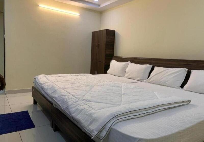 בית מלון כפרי Oyo Flagship 80855  R Grand