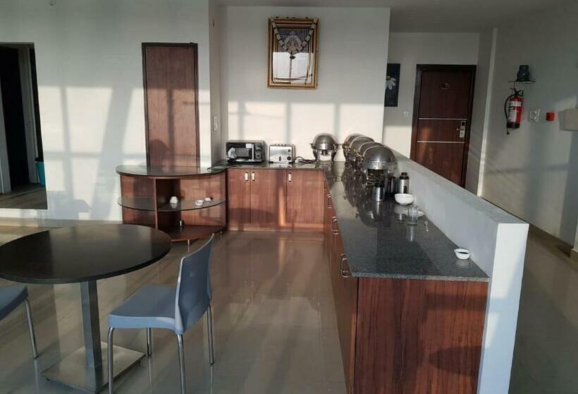 בית מלון כפרי Passport Inn By Wb Inn