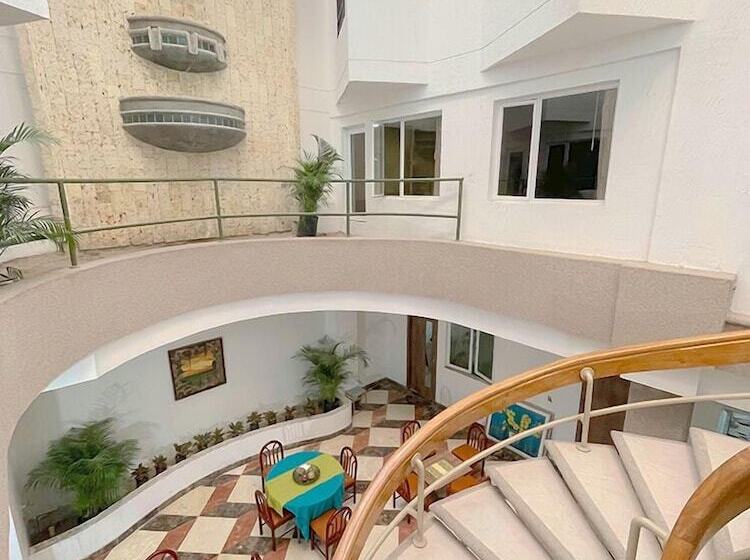 בית מלון כפרי Prado 72 Inn