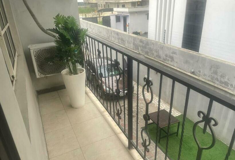 Отель Suite Subzero