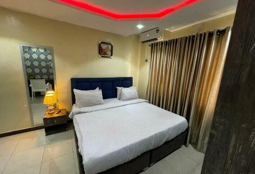 Отель Suite Subzero