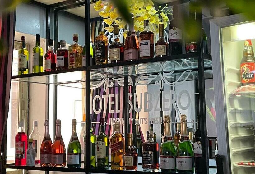 Отель Suite Subzero