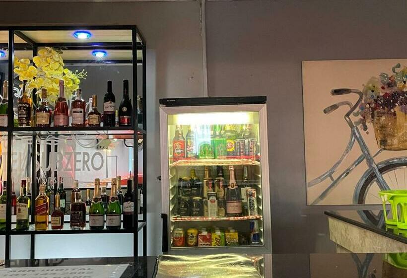 Отель Suite Subzero