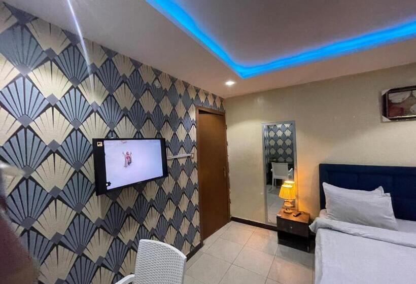 Отель Suite Subzero