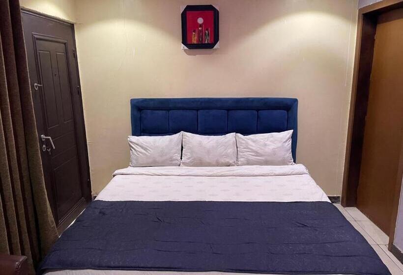 Отель Suite Subzero