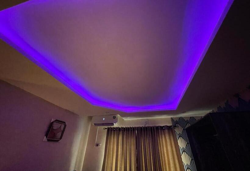 Отель Suite Subzero