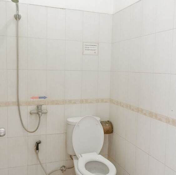 בית מלון כפרי The Kirana Purnama Semarang