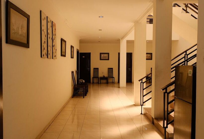 בית מלון כפרי The Kirana Purnama Semarang