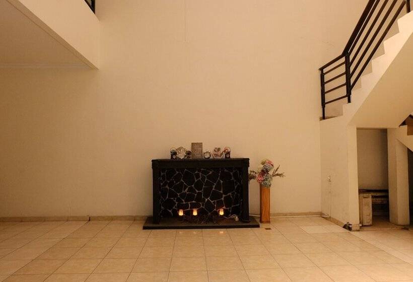 בית מלון כפרי The Kirana Purnama Semarang