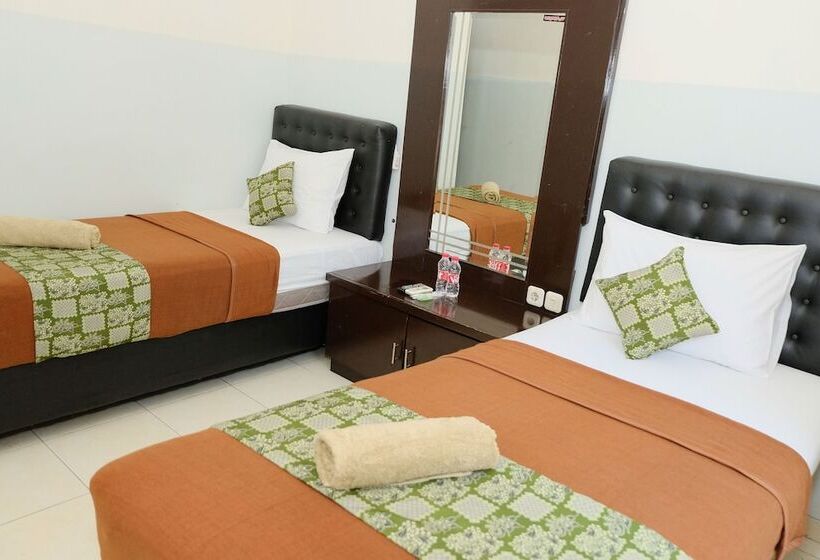 בית מלון כפרי The Kirana Purnama Semarang