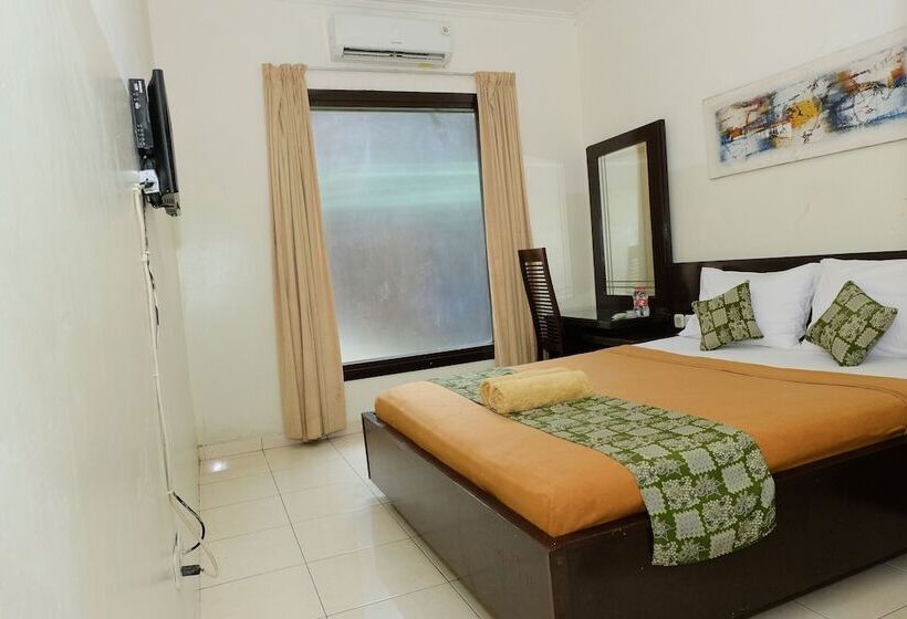 בית מלון כפרי The Kirana Purnama Semarang