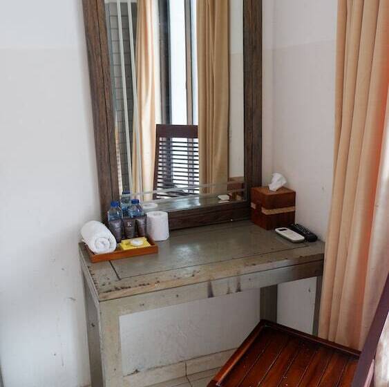 בית מלון כפרי The Kirana Purnama Semarang