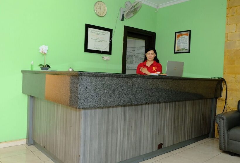 בית מלון כפרי The Kirana Purnama Semarang