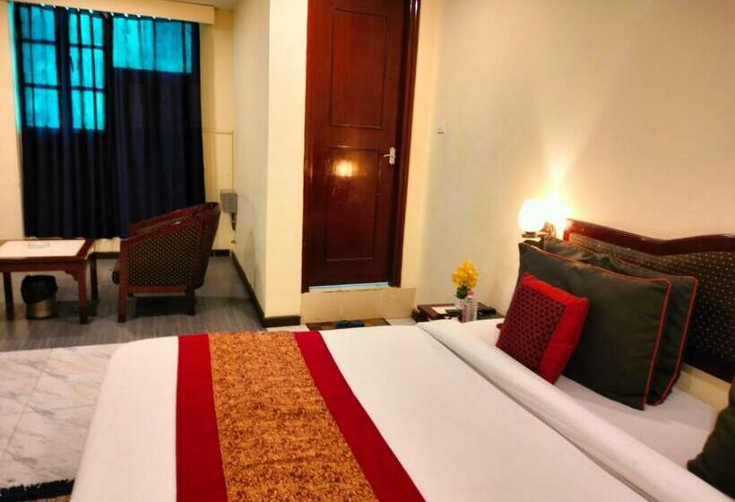 בית מלון כפרי The President