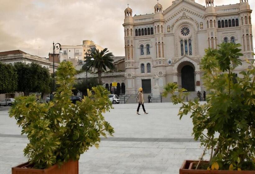 هتل Xenia Luxurys