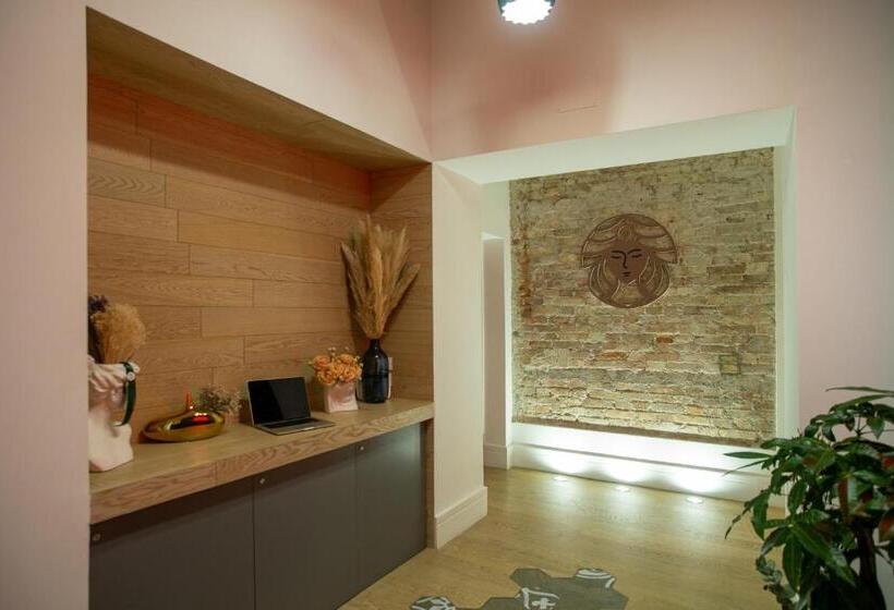 هتل Xenia Luxurys