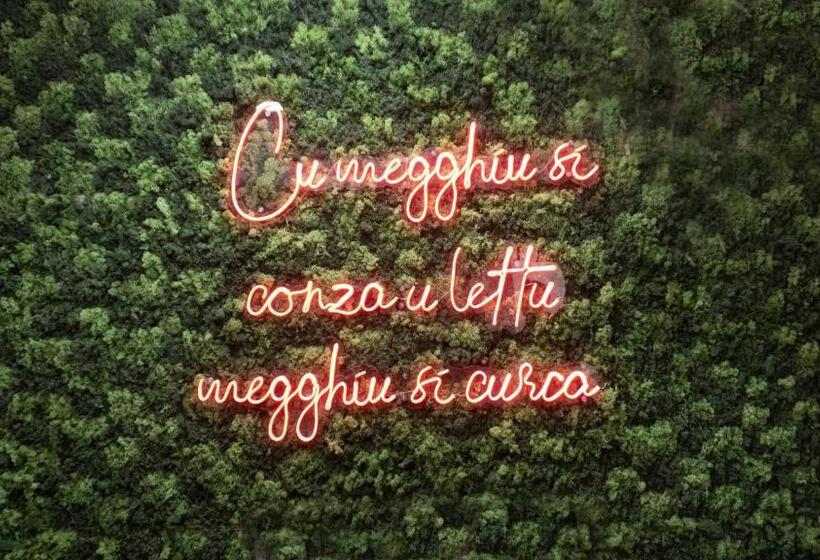 هتل Xenia Luxurys