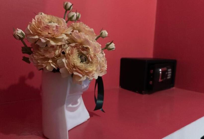 هتل Xenia Luxurys