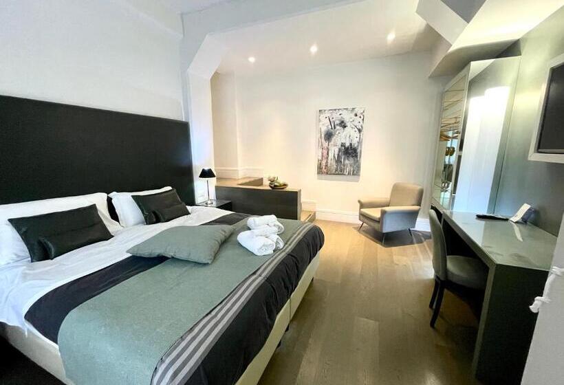 هتل Xenia Luxurys