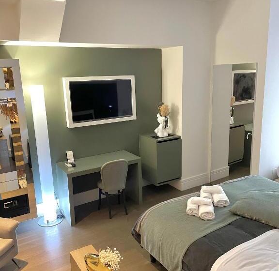 هتل Xenia Luxurys