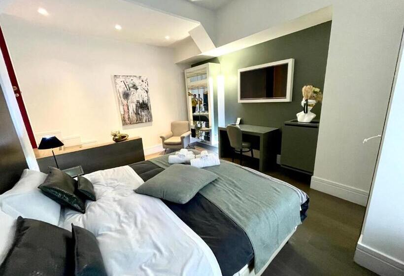 هتل Xenia Luxurys