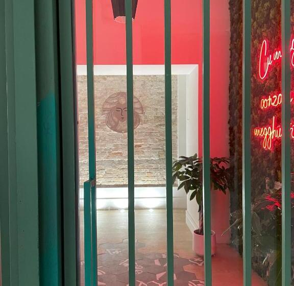 هتل Xenia Luxurys