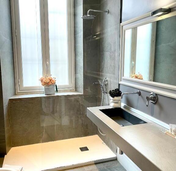 هتل Xenia Luxurys