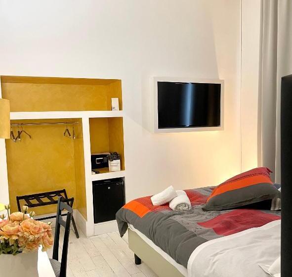 هتل Xenia Luxurys