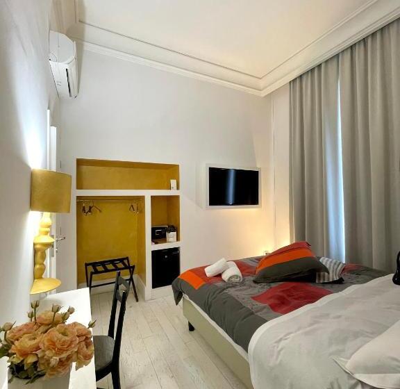 هتل Xenia Luxurys