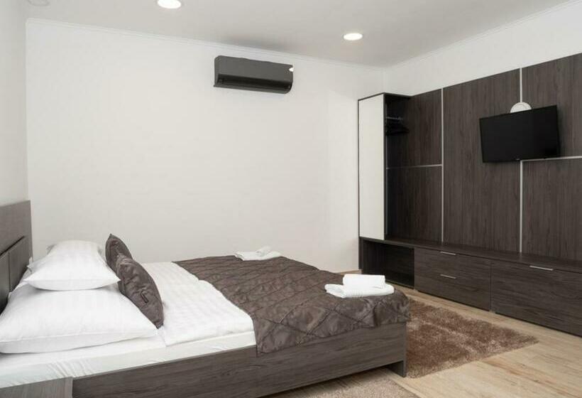 פנסיון Andoravendégház   Villány