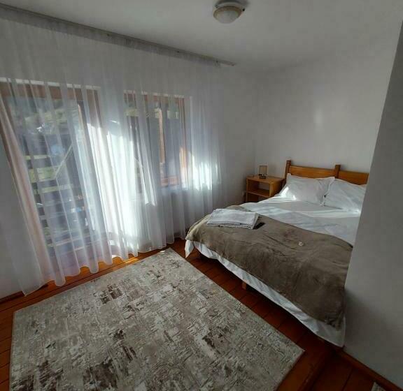 بنسيون Casa Sandu Sadova