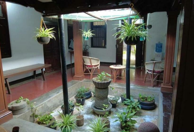 펜션 Four Seasons Guest House