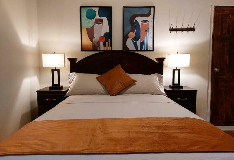 بنسيون Hospedaje Los Lirios Chitré