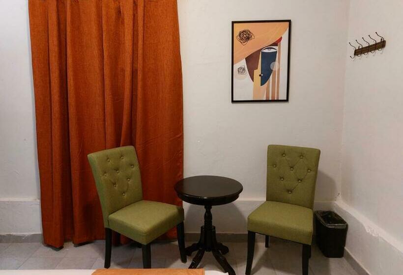 بنسيون Hospedaje Los Lirios Chitré