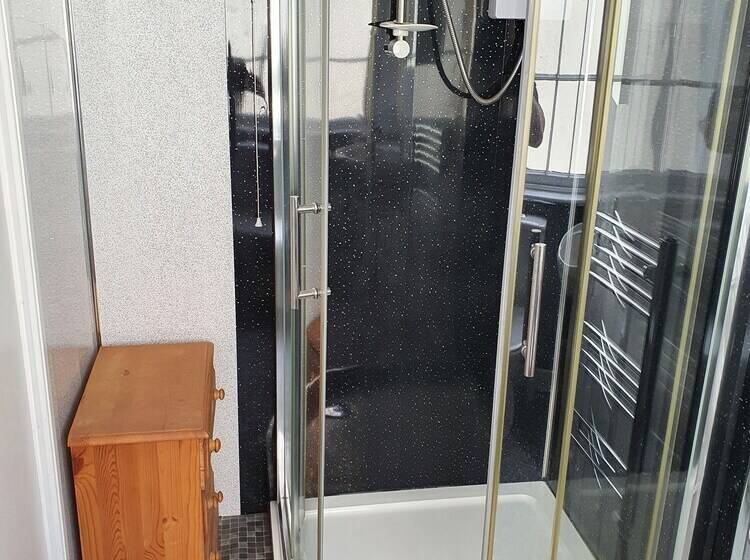 פנסיון Midway Guest House