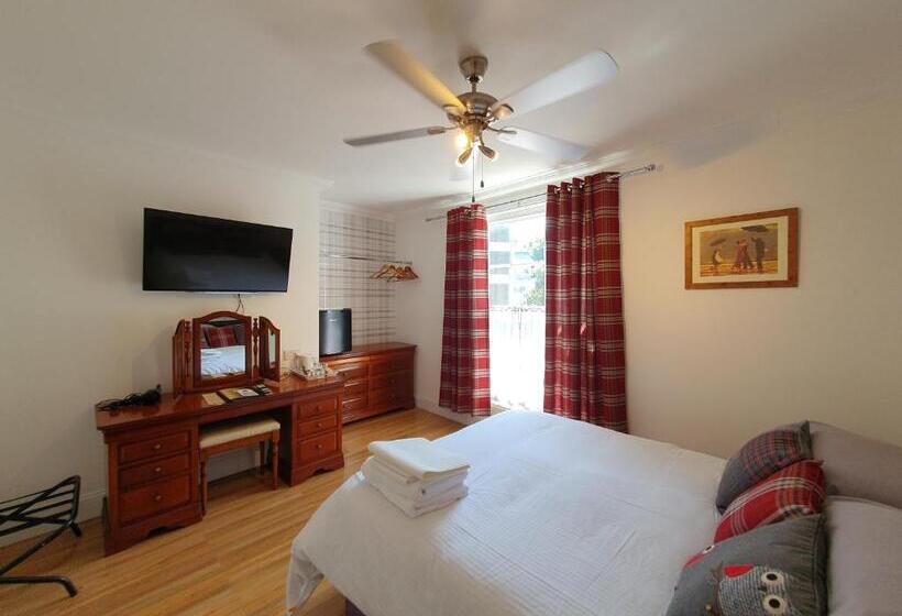 פנסיון Midway Guest House