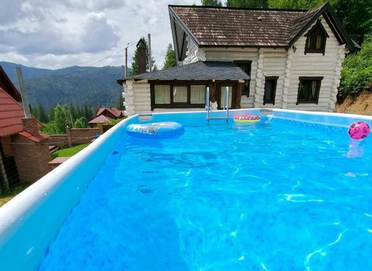 Pensió Mountain White House гостинний двір