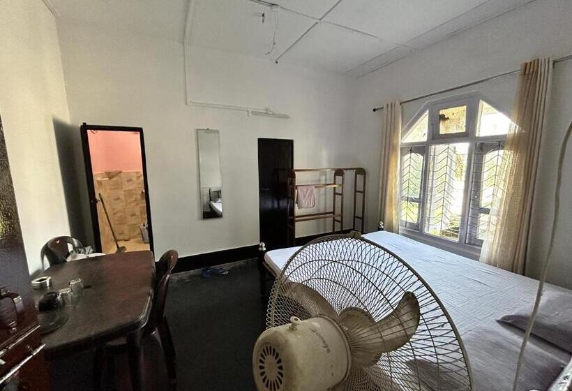 פנסיון Munin S Guest House