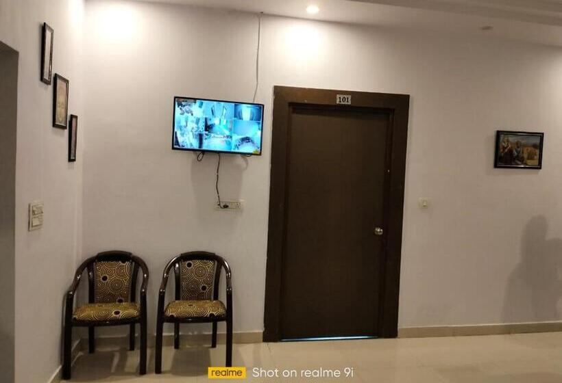 Relax Square & Hotel By Wb Inn