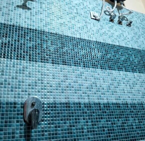 Relax Square & Hotel By Wb Inn