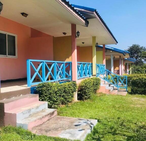 Bed and Breakfast นุชจนาถรีสอร์ท วังน้ำเขียว